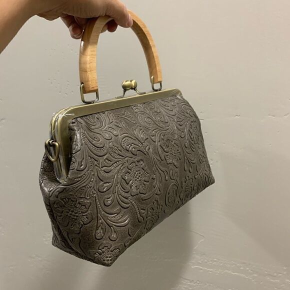 Handmade Genuine Cowhide Floral Embossed Wood Handle Kiss-lock Satchel Bag - Picture 7 of 11